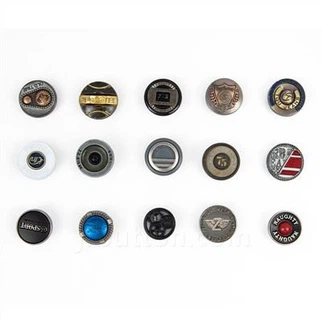 Cnaipí tacair le haghaidh jeans