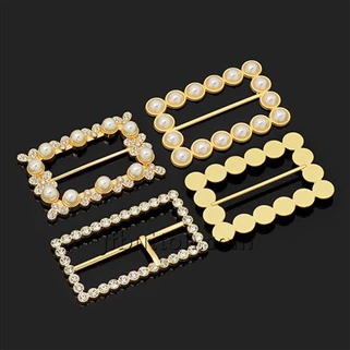 D-chruthaigh Buckle With Pearl