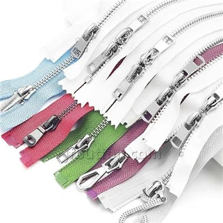 Dhá bhealach ag scaradh miotail zipper